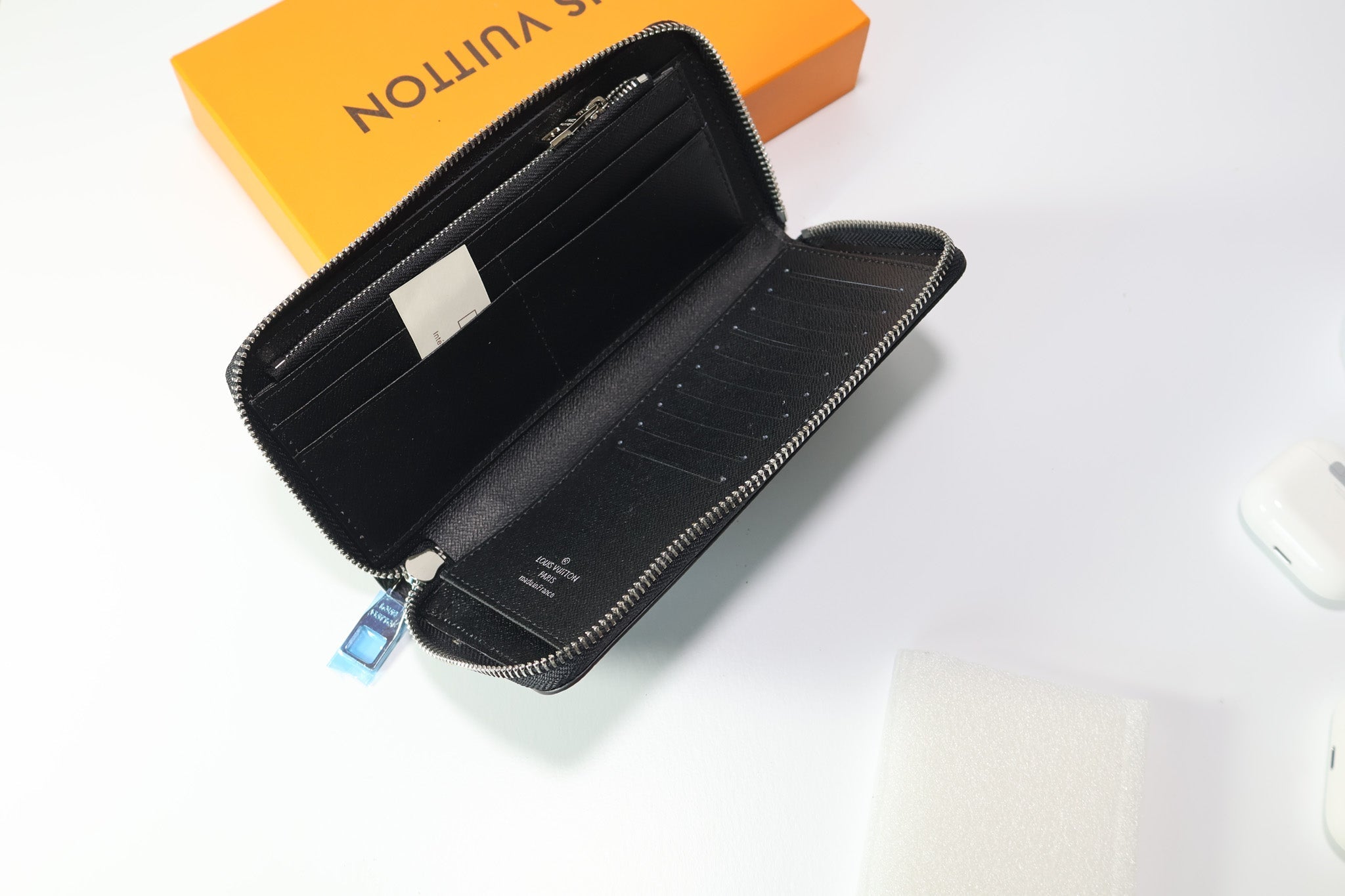 LV Monogram Long Wallet Zipper Closure