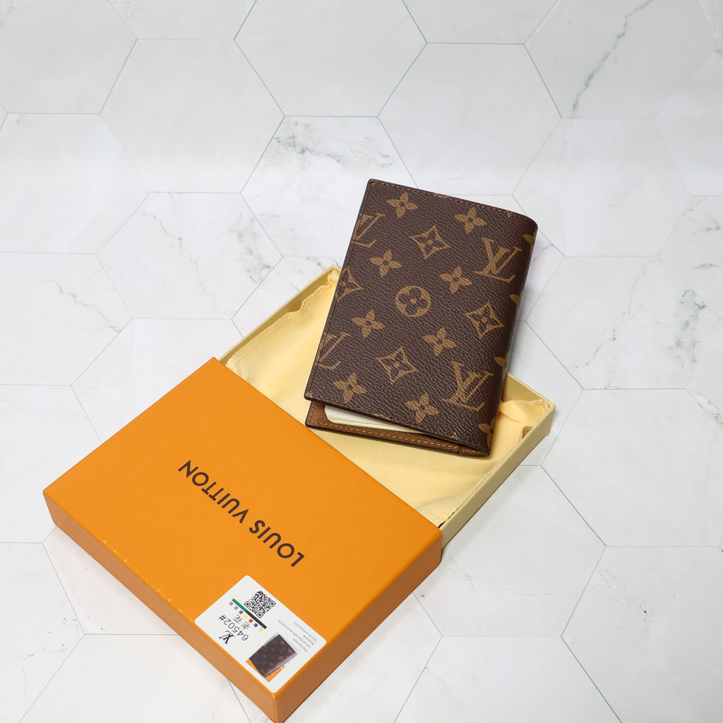 LV Passport Cover Monogram Canvas